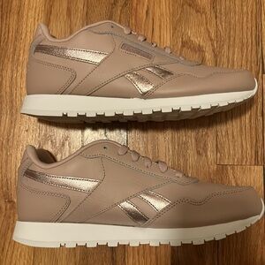 NWOT Reebok Classic leather mauve sneakers